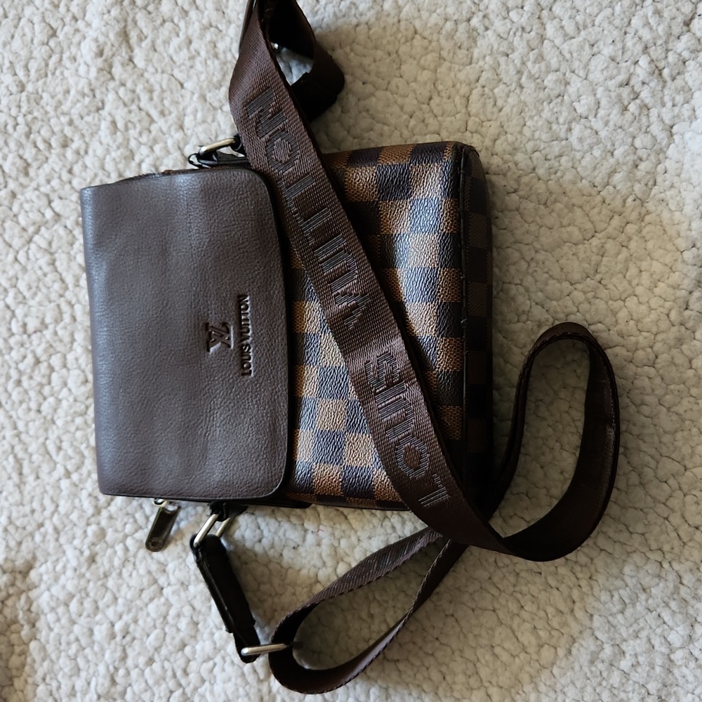 Louis Vuitton Brown Messenger Bag with Damier Pattern Cross Body 8"x7"x2"